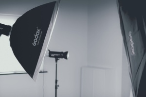 Softboxen sorgen für weiches Licht im Fotostudio.