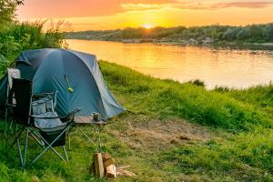 Campingmöbel, Wanderschuhe & Co: Urlaub muss nicht teuer sein