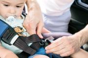 Kinder im Auto richtig anschnallen | Testberichte.de